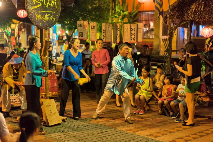 Enjoy the traditional “Bài Chòi” folk singing performances